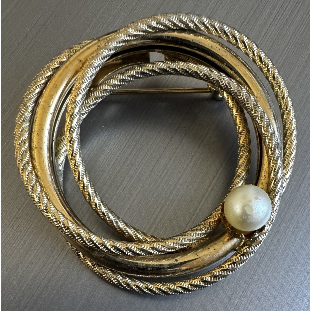 Vintage Gold Tone Pin Brooch Faux Pearl Interlocking Circle Loop Concentric Love